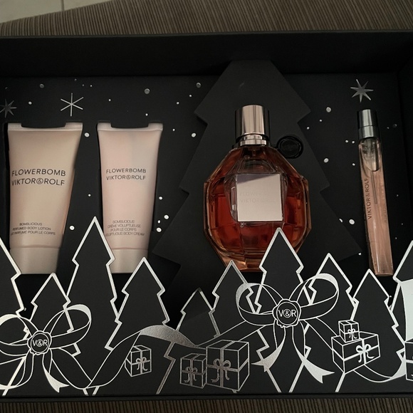 Viktor Rolf Flower Bomb holiday set